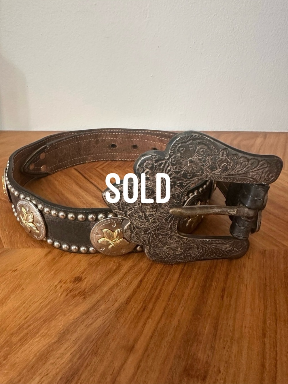 Vtg Studded Silver Gold Toned Conchos Western Leather Belt SZ S/M Ornate Buckle
